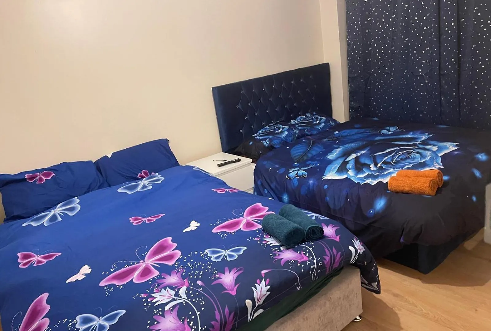 Deluxe London Excel Luxury Apartment contacts